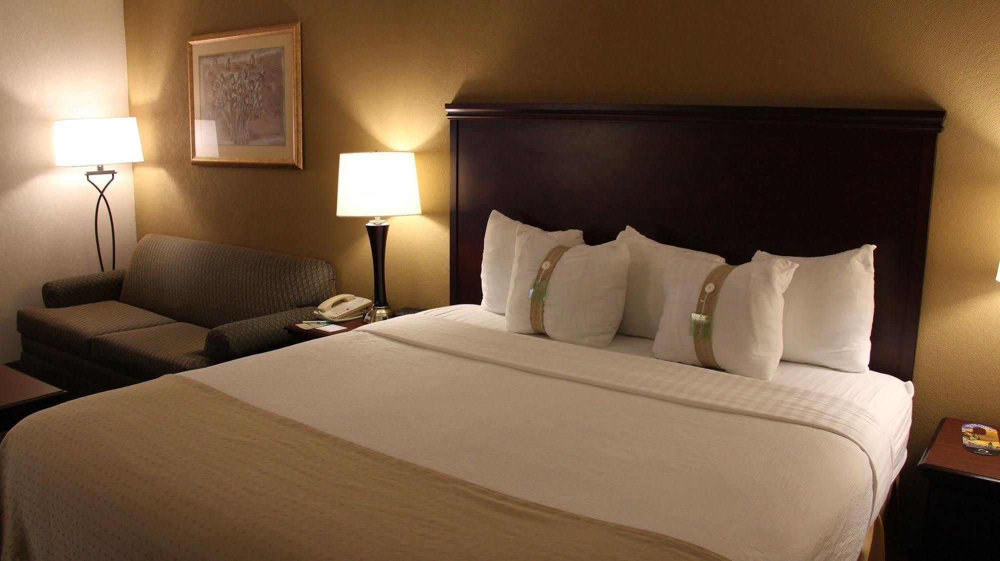 - Research Park By Ihg Hotel 3*